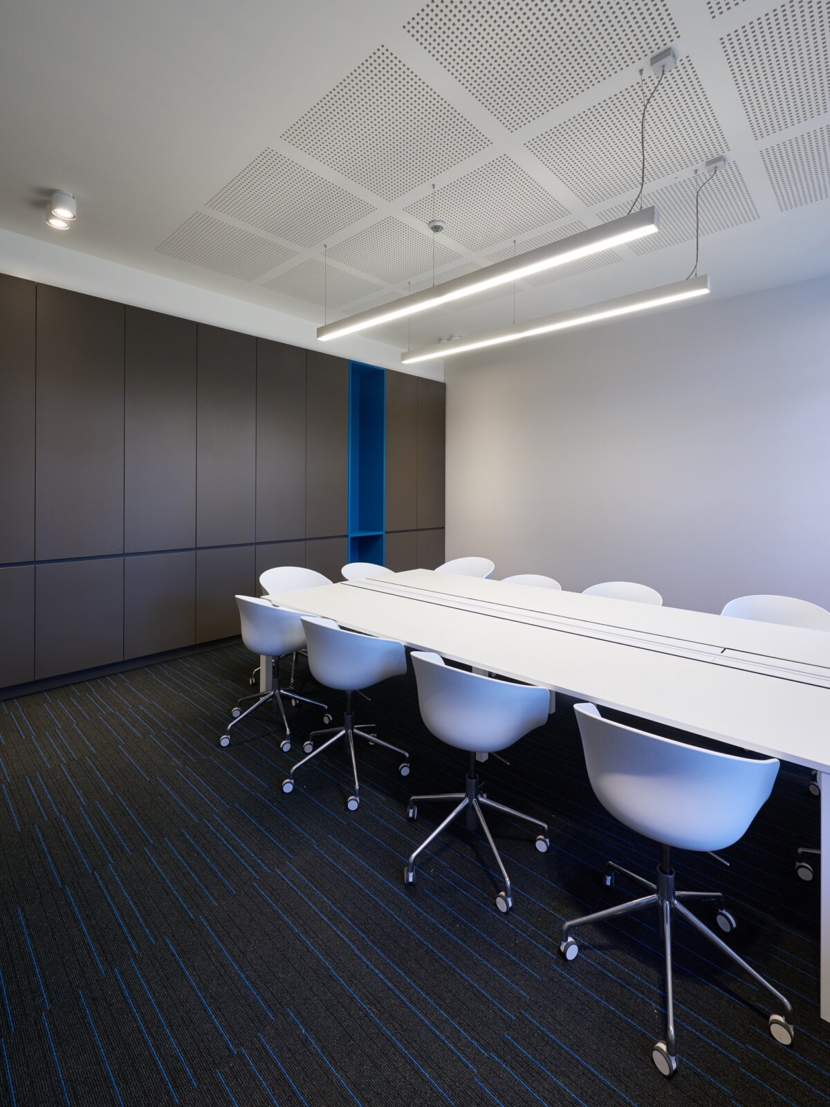 Professionele kantoorverlichting met LED-profielen